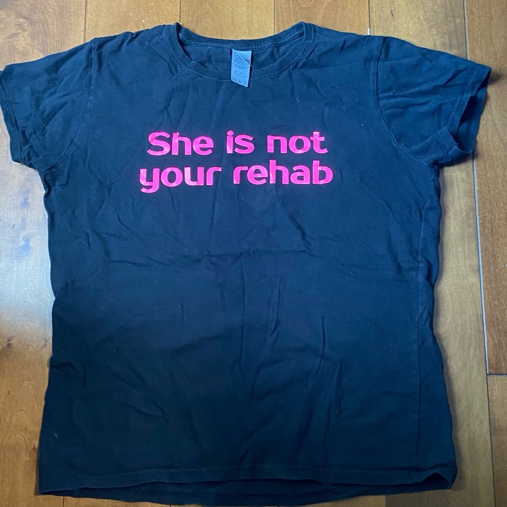 Short sleeves against violence done to women